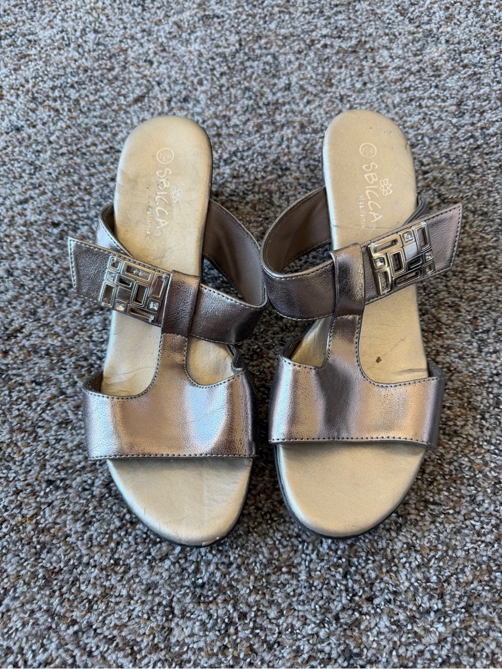 Sbicca Geraldine Metallic Pewter Y2K Buckle Heeled Sandals Size 7.5 M